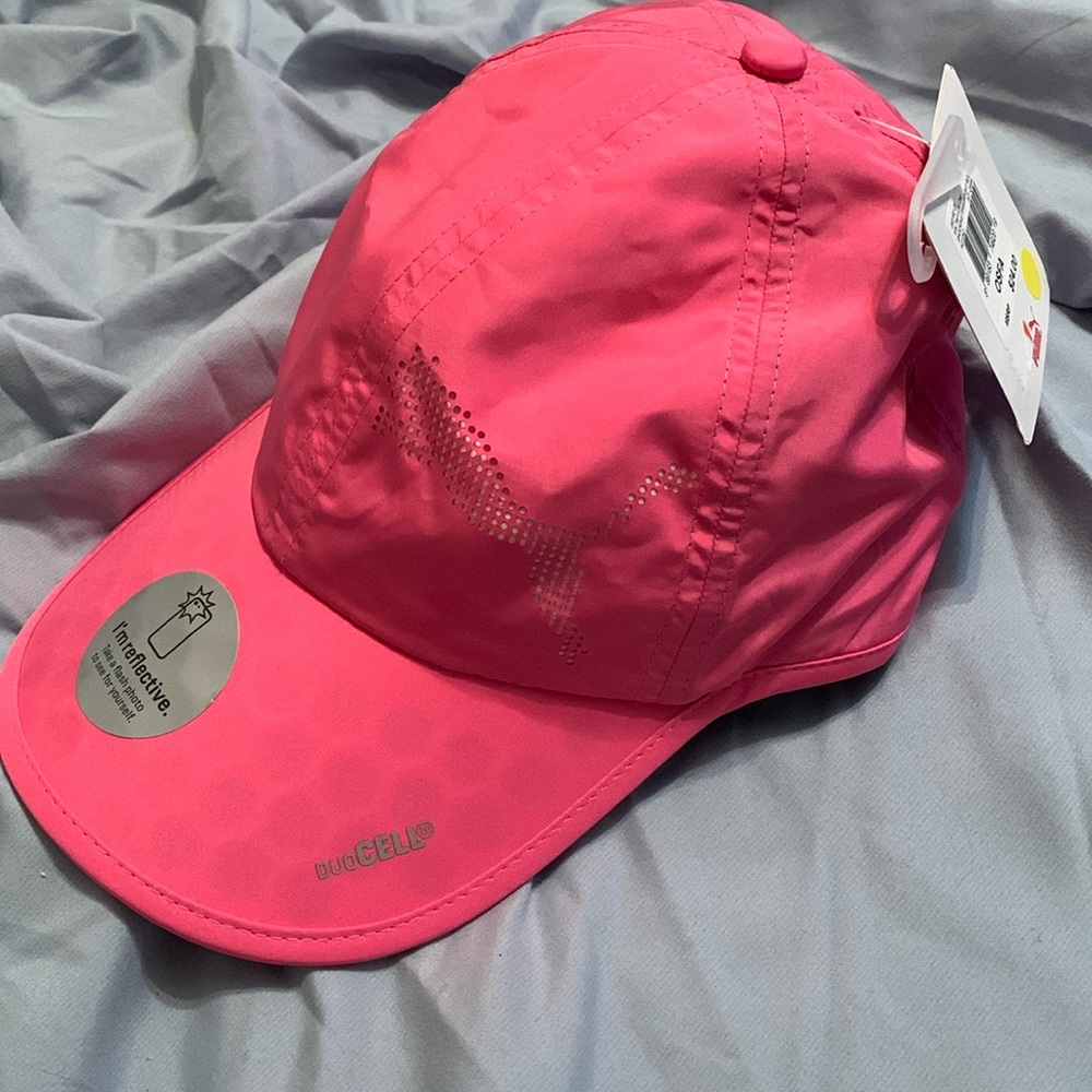 Golf hat. Ladies Puma. Velcro strap.